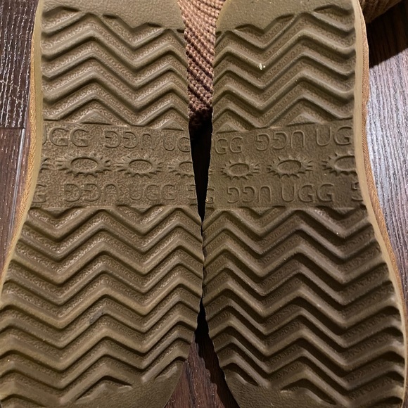 UGG Boots - Picture 5 of 6